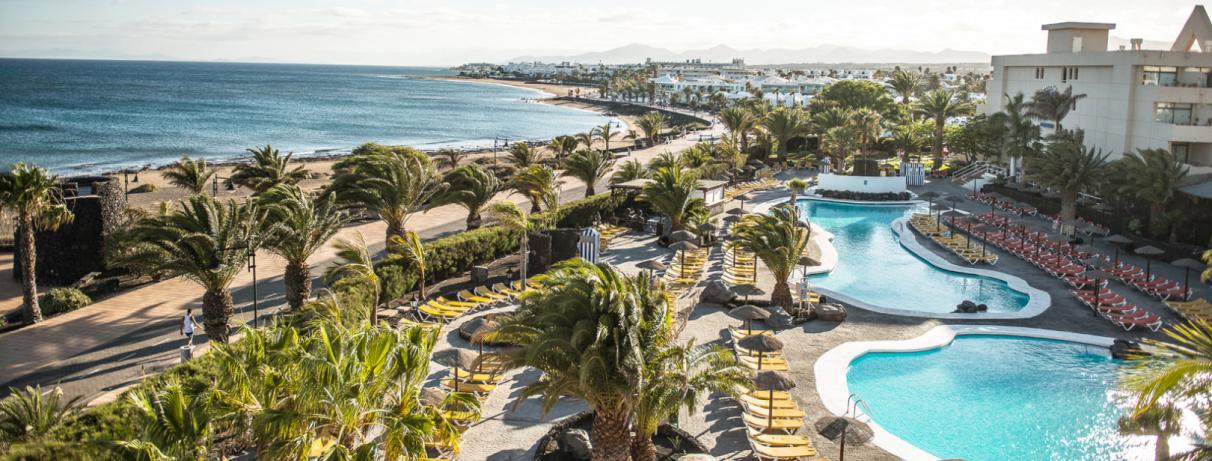 vue sur la piscine 